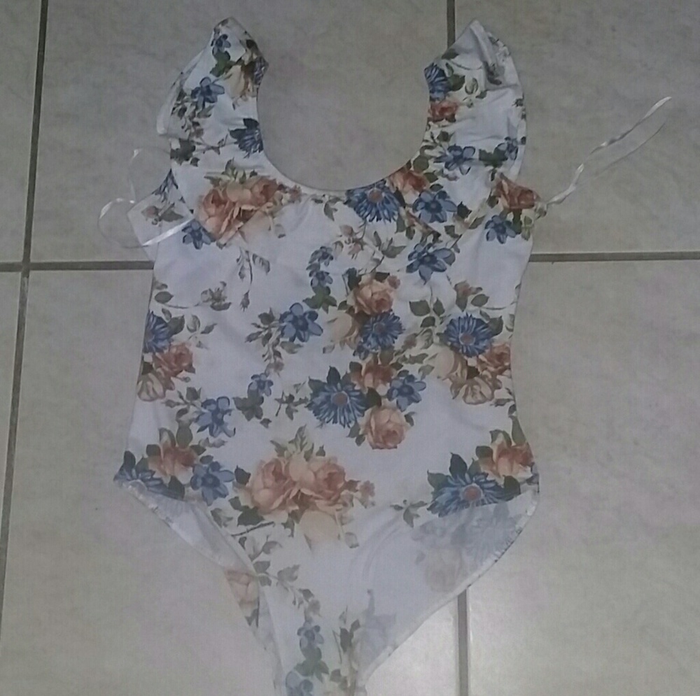 Floral bodysuit size medium